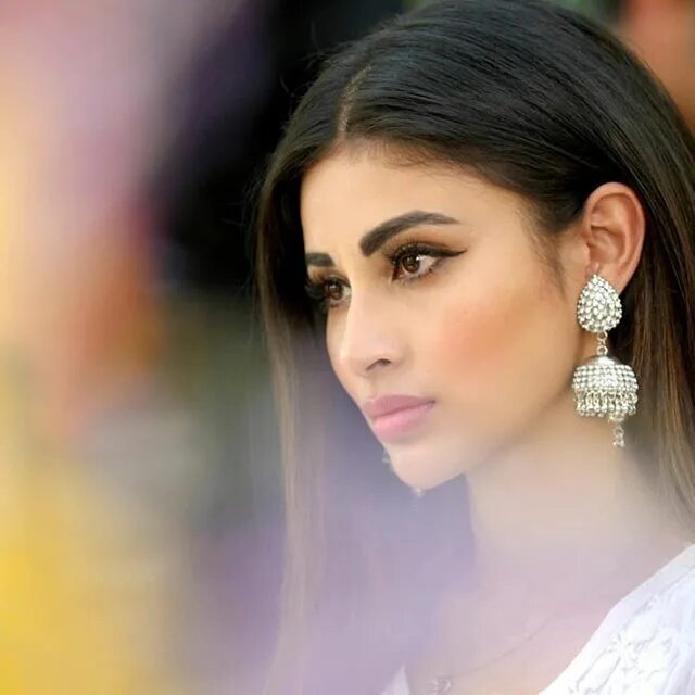 Муни рой. Нагин моуни рой. Муни рой индийская актриса. Муни рой. Mouni roy.