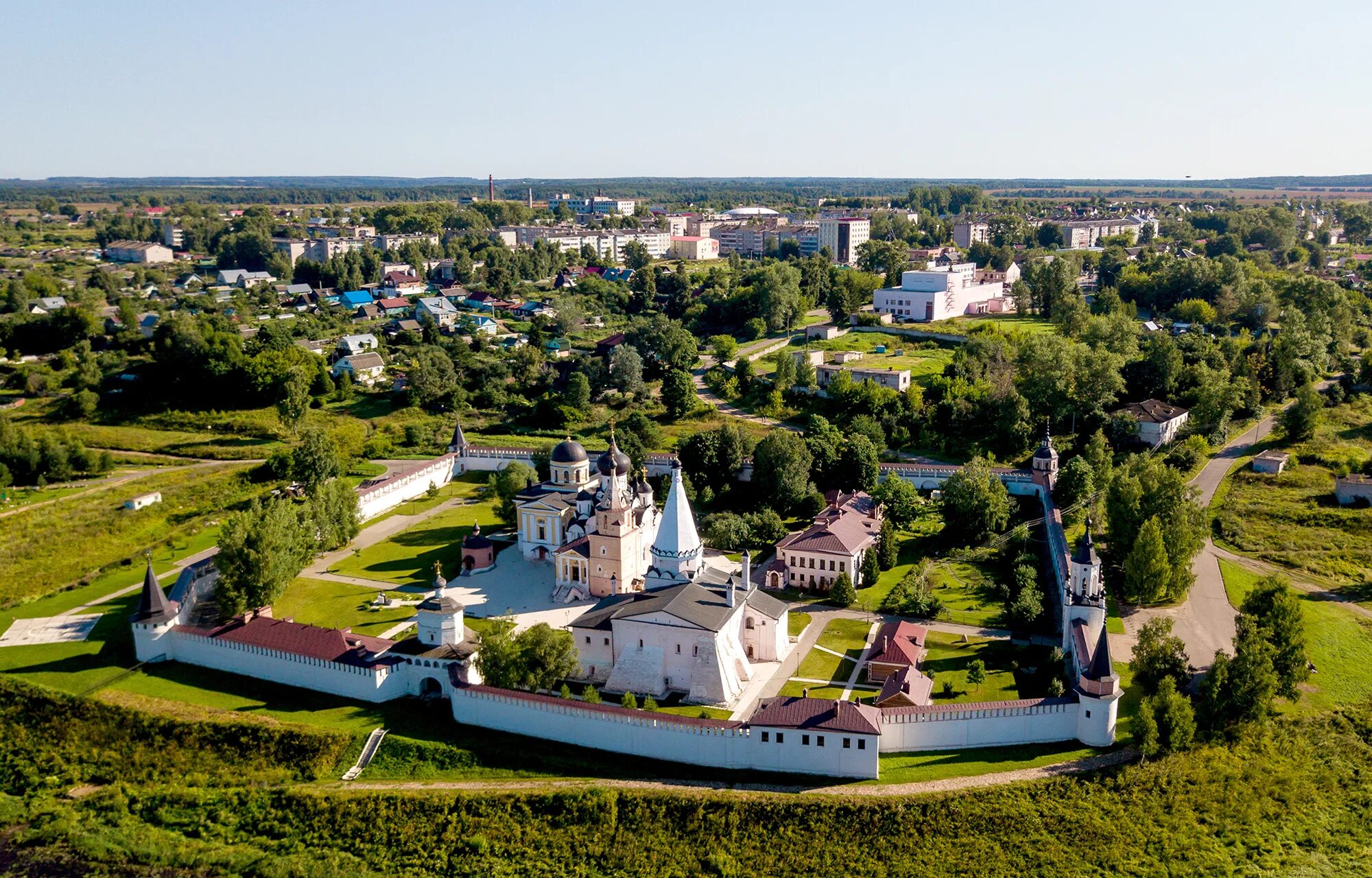 Памятник патриарху Иову, жанровая скульптура, Россия, Тверская область, Старица 