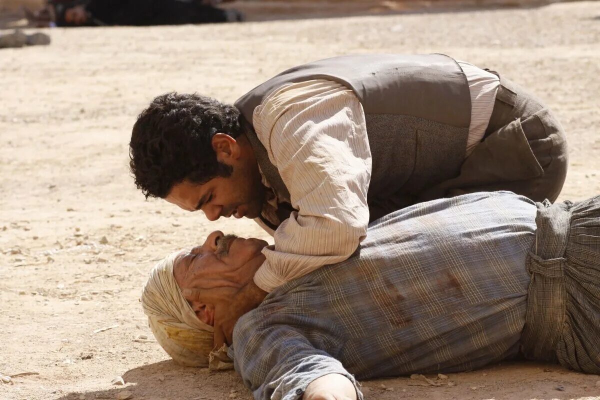 Трэвис фиммел бэйтаун вне закона. Вне закона 2010 дтв. Крис пайн король вне закона. Жамель деббуз рука. Вне закона фильм 2007.