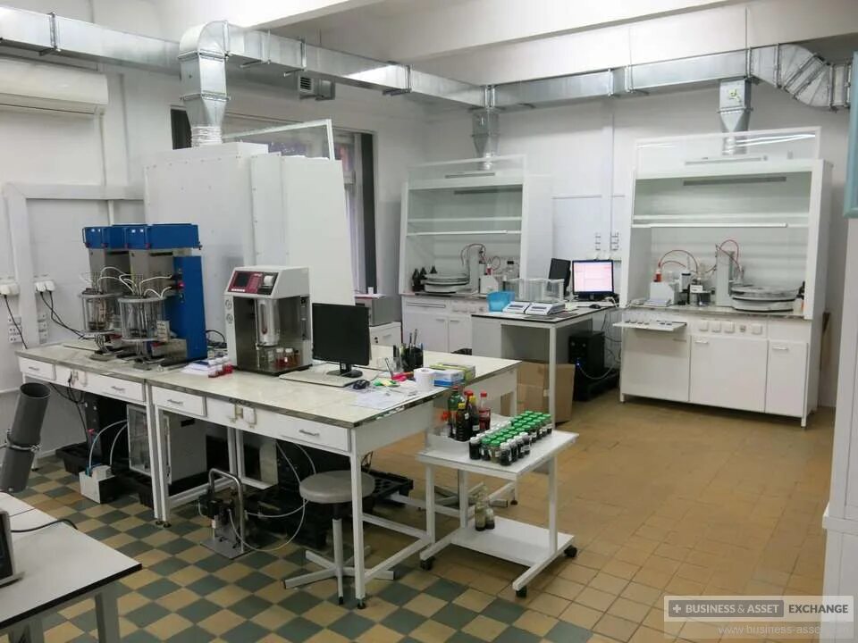 Нефть химия. Исследование нефтепродуктов и горюче-смазочных материалов. Лаборатория дизельного топлива. Лабораторные исследования нефти. Лаборатория для испытаний нефтепродуктов.