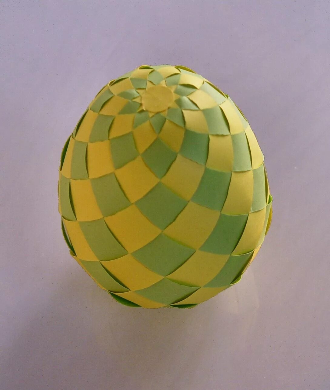 поделка яйцо из бумаги. объемное яйцо. пеперкрафт пасхальное яйцо. яйцо из картона объемное. сделать объемное яйцо.