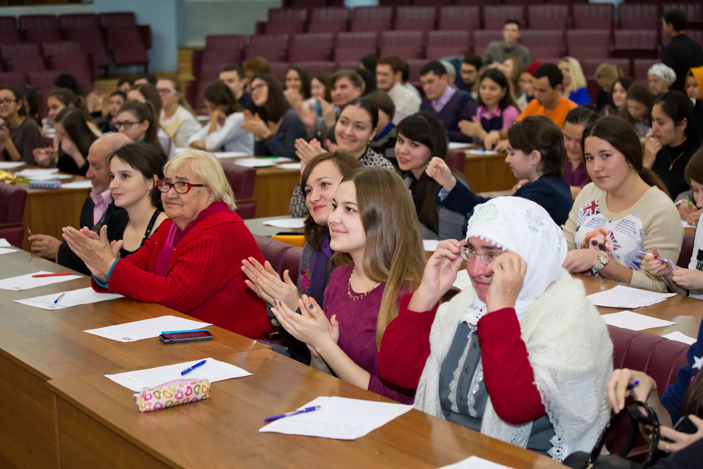 ребенок пишет татарский диктант. диктант на татарском языке. татарский диктант. пишу татар. образование.