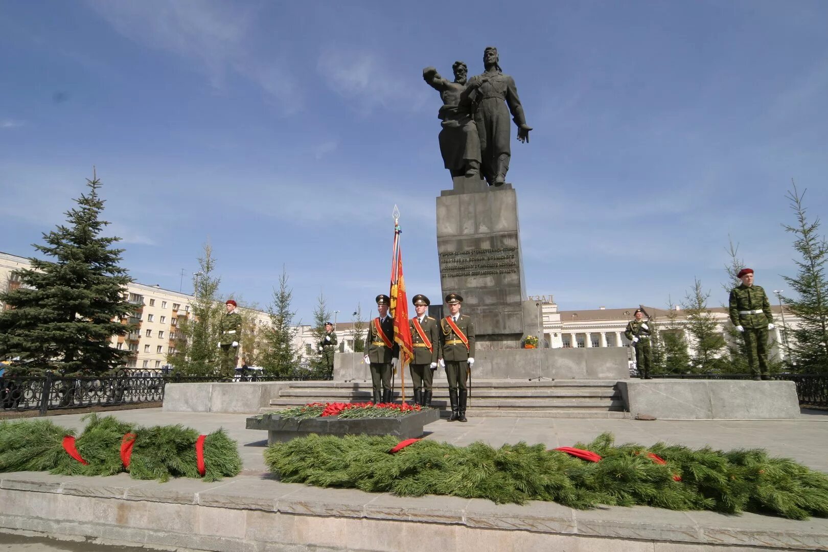 Памятник УДТК В Екатеринбурге. Памятник Уральскому танковому корпусу в Екатеринбурге. Памятник воинам Уральского танкового корпуса Екатеринбург. Памятник Уральскому добровольческому корпусу Екатеринбург. Уральский добровольческий танковый корпус город