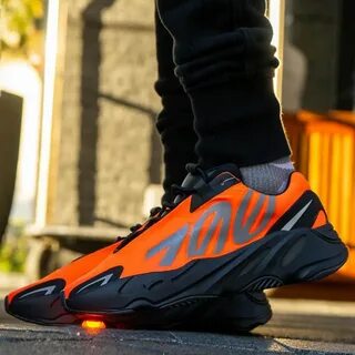 Yeezy boost 700 mnvn