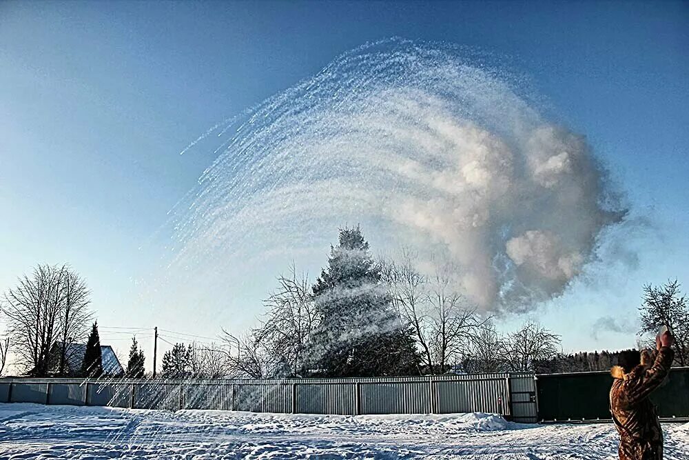 Кипяток замерзает быстрее