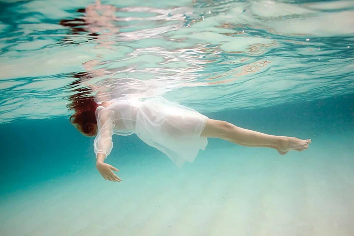 Девушка в воде. Вода и человек. Фотосессия в воде. Фотосессия под водой.
