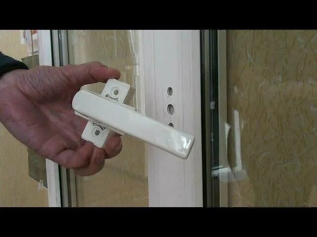 Как открутить пластиковую ручку. Снятие ручки с пластикового окна. открутить ручку на пластиковом окне. ремкомплект ручки пластикового окна. прикрутить ручку к пластиковому окну.