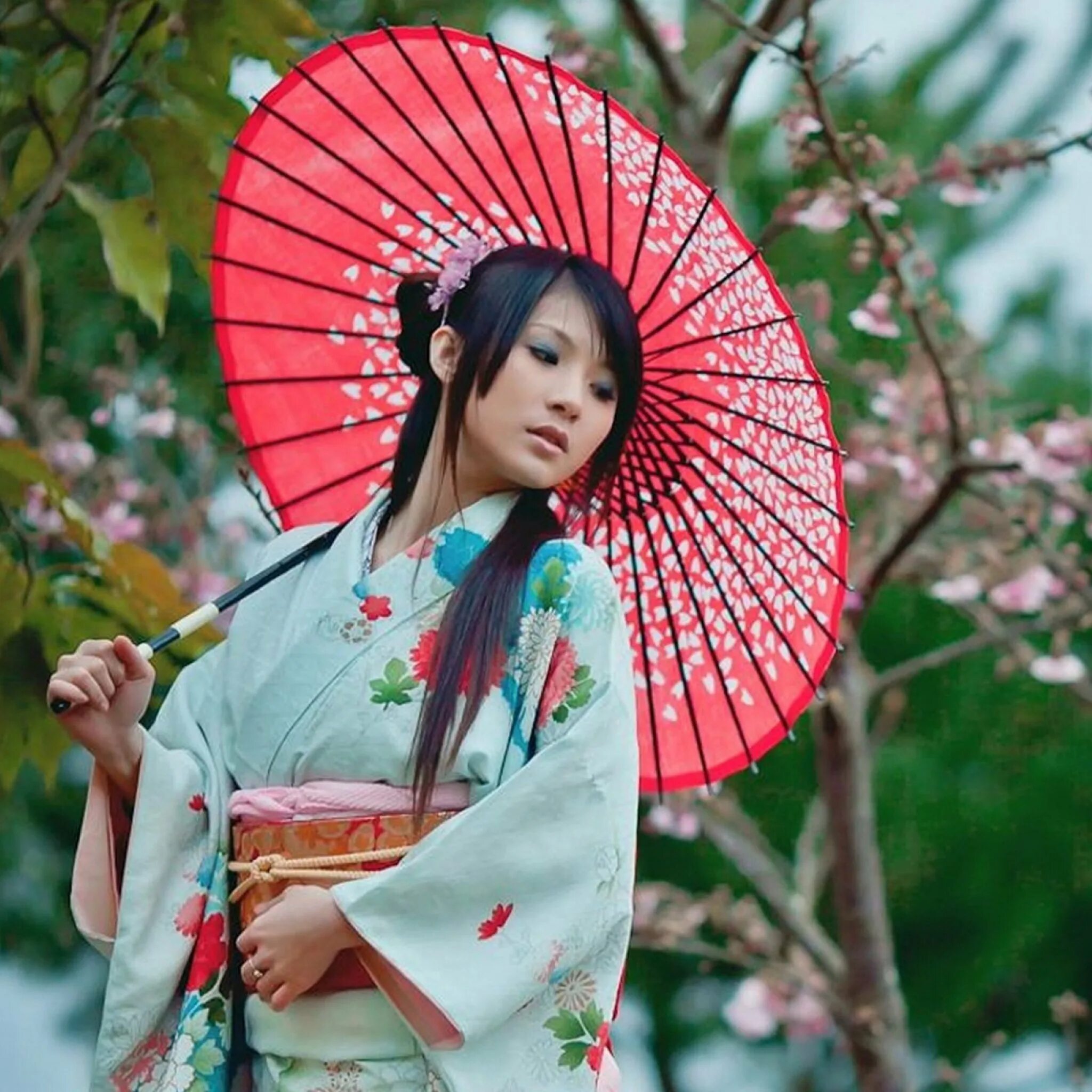 Гейши в Японии. Японская девушка. Японка в кимоно. Японка с зонтиком.
