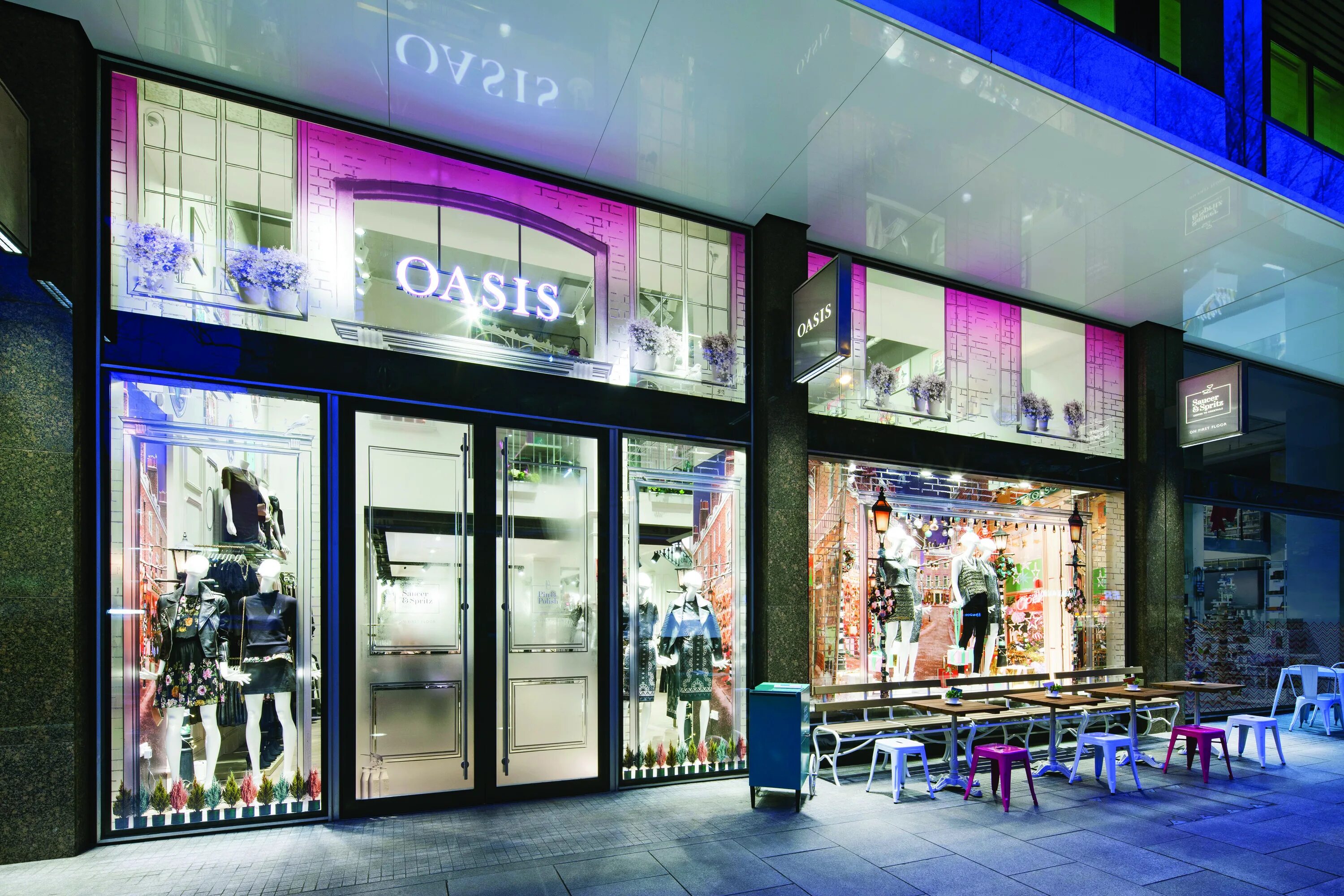 Best store us. Oasis и другие магазины магазины Лондон. Уличный стрит Ритэйл. Street Retail СПБ. Oasis super Store.