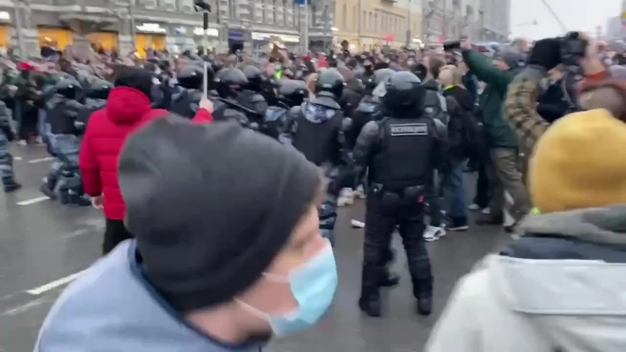 Жесткие столкновения. Столкновения с полицией в Москве. Столкновения в Москве 01.01. 2023 Года. Беспорядки на Манежной площади. Столкновение ОМОН митинг.