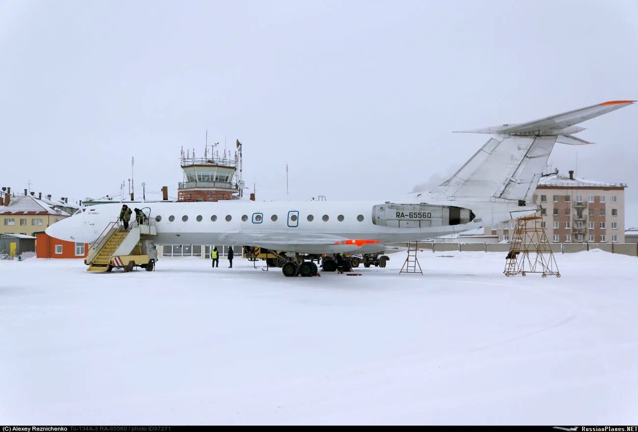 Погода воркута аэропорт точный на 10 дней. Аэропорт Воркута. Ту-134 ra-65560. Парк самолётов аэропорта Воркута. Ту-134 Воркута Советский.