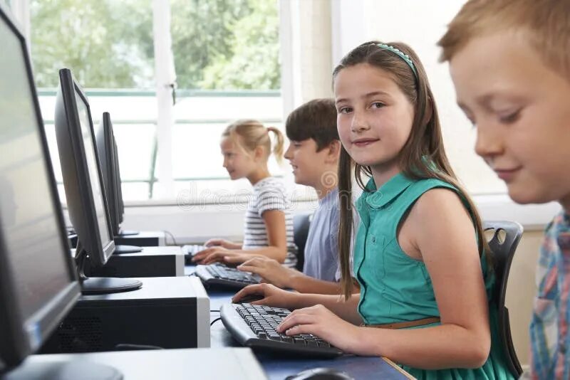 Computers 7 класс. Ребенок за компьютером. дети в компьютерном классе. компьютер для детей. компьютер для школьника.