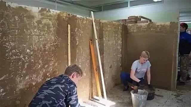 Штукатурка маляр. Практика на стройке. Штукатурка женщина. Практика по штукатурке. Владимир маляр.