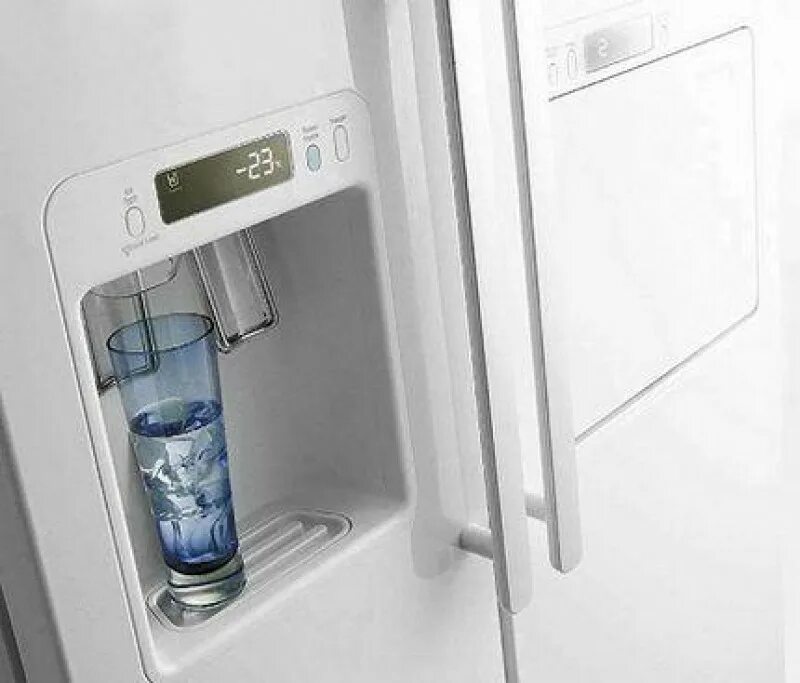 Холодильник Water Dispenser. Холодильник Samsung с ледогенератором. Холодильник самсунг с охлаждением воды на двери. Холодильник с диспенсером для воды и льда. Холодная вода в холодильнике