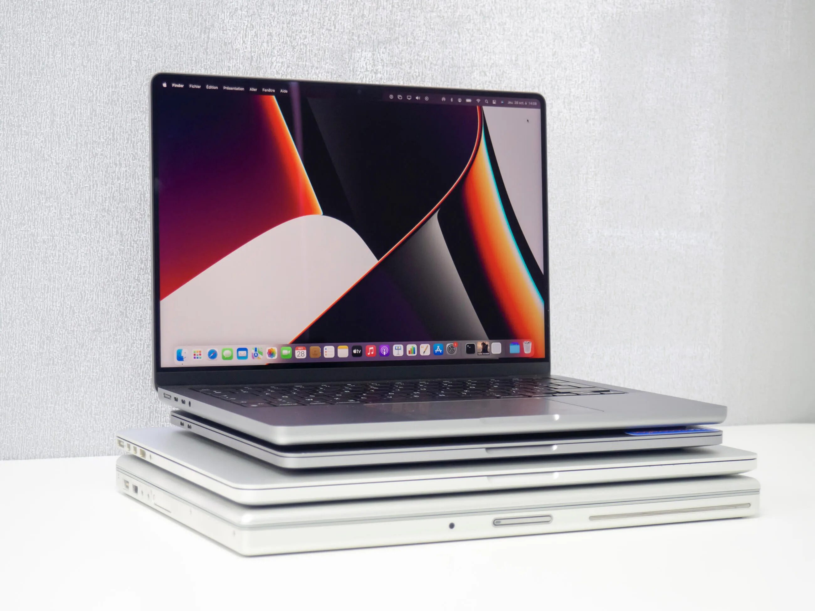 Macbook pro 14 18 512gb. Apple MACBOOK Pro 2021. MACBOOK Pro 14 m1 Pro. Apple MACBOOK Pro 14" mkgp3. MACBOOK Pro 14 2021.