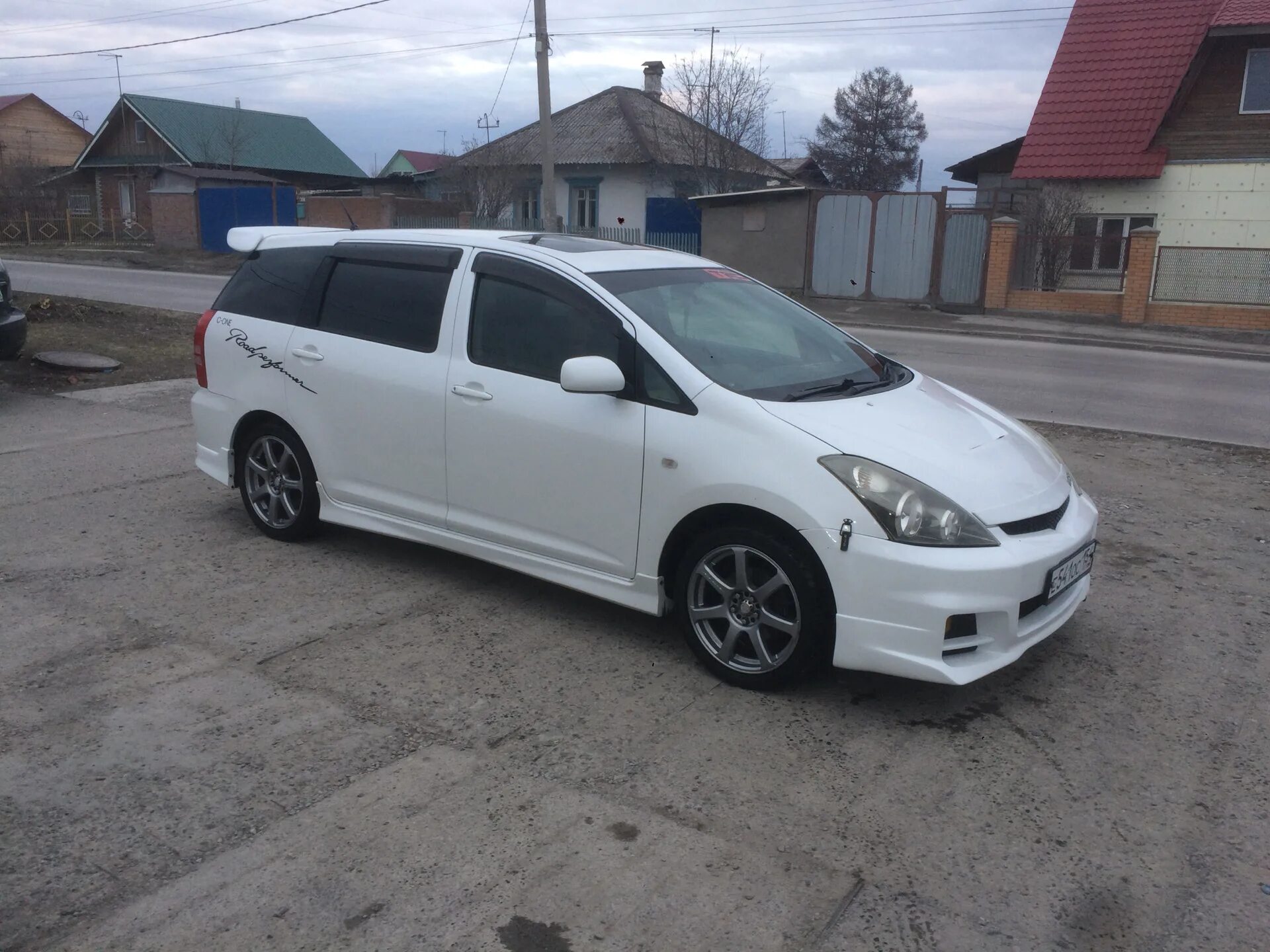 Дром купить виш. R17 Toyota Wish 10. Тойота Виш 10 кузов белый. Тойота Виш 2004. Toyota Wish 2003 18 диски.