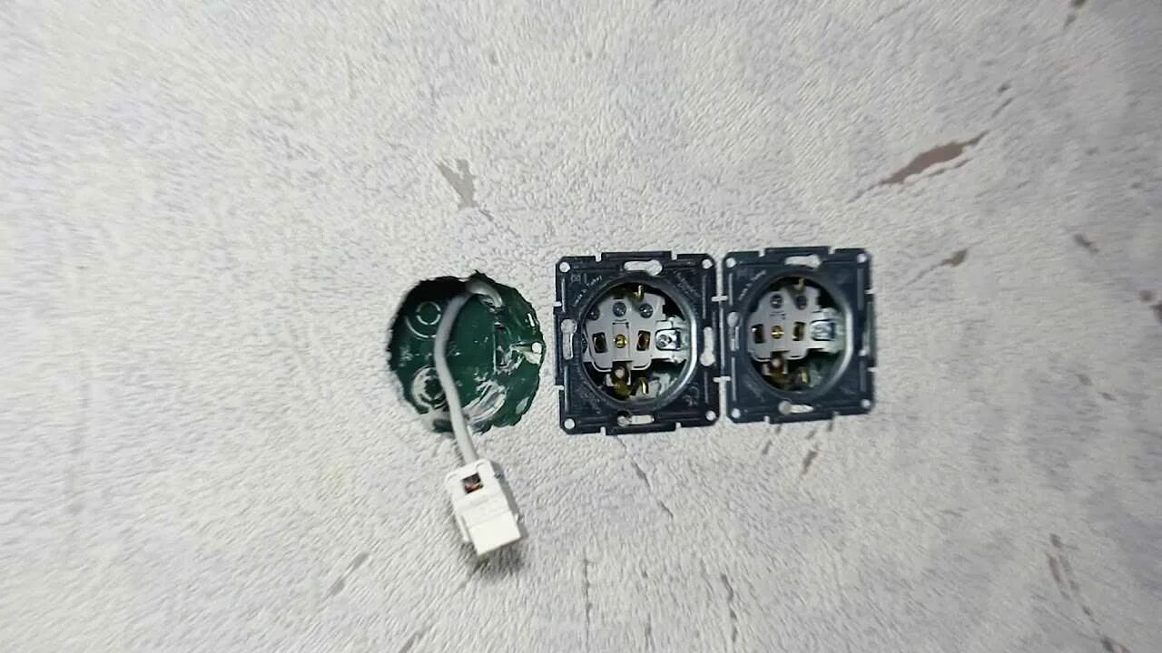 Интернет розетки шнайдер электрик. Розетка rj45 schneider electric. розетка rg45 schneider electric. накладная розетка rj45 schneider electric. розетки rj45 двойные в фальшпанель.