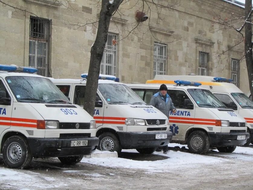 Помощь в кишиневе. Больница скорой помощи Кишинев. Машины скорой помощи в Кишиневе. Сирена скорой в Кишиневе.