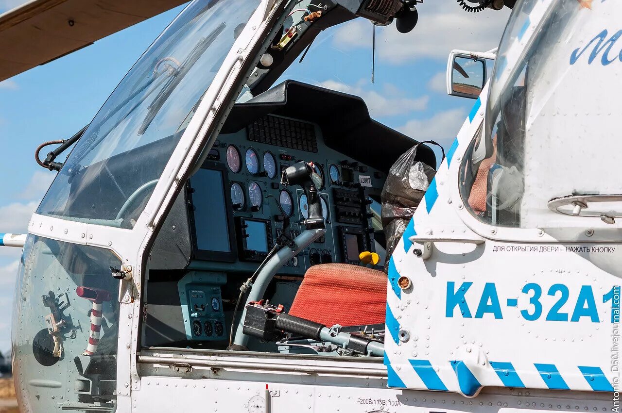 Корпус вертолета объединяющий кабину экипажа с пассажирским. Ка-32а11вс кабина. ка-32 кабина. ка 32 кабина экипажа. ка-27 кабина.