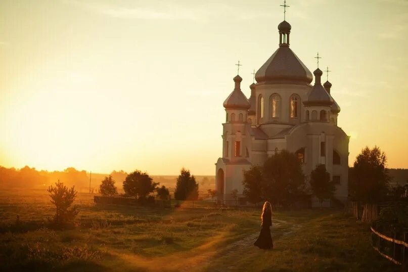 Возле церкви. Православная Церковь. Православие Эстетика храм. Дорога к храму. Приход оставить