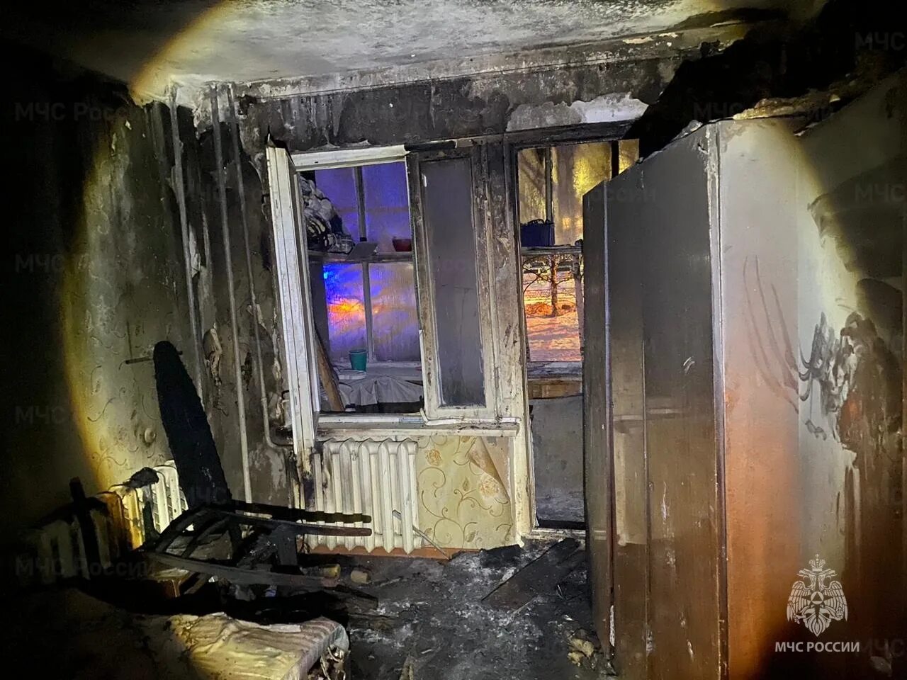 Пожар в сенице. Пожар в здании. пожар в жилом доме. сгоревший дом. пожар в многоэтажке.