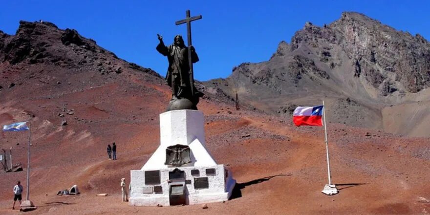 Памятники природы чили. Андский Христос в Чили. Памятник Андский Христос. Андский Христос достопримечательности Аргентины. Чили доспремечательства.