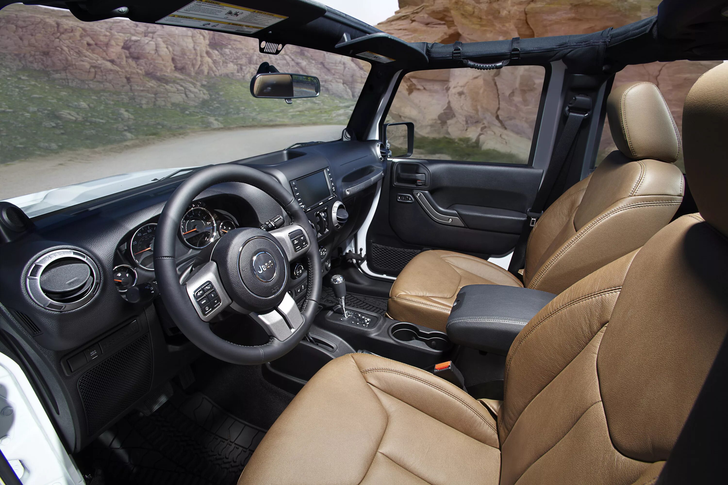Jeep wrangler rubicon салон. Jeep wrangler 2011 interior. Jeep wrangler sahara 2019 салон. Jeep wrangler rubicon 2020 салон. Салон рубикона.
