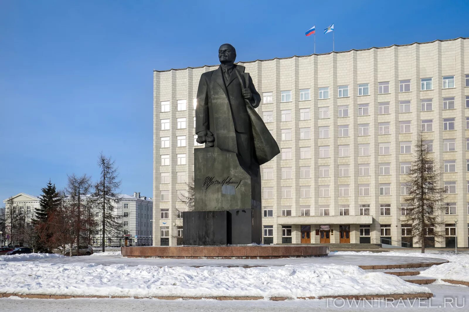 Архангельск окрестности. Памятник Ленину в Архангельске. Главная достопримечательность Архангельска. Архангельск достоприм. Площадь Ленина Архангельск.