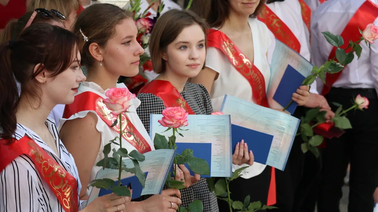 Феодосия 5 гимназия учителя. Гимназия 5 феодосия. Феодосия гимназия 5 2010. Феодосия гимназия 5 2010. 14 школа феодосия.