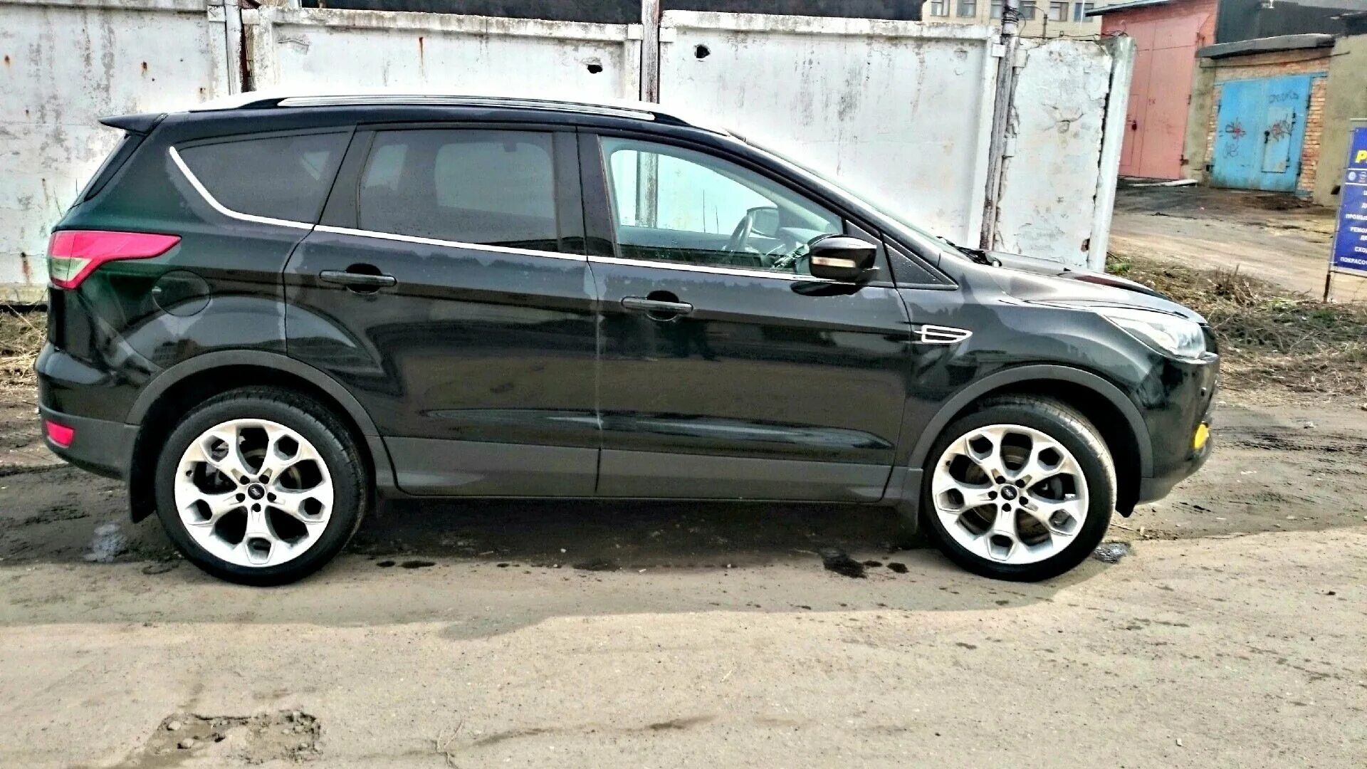 Шины форд куга 2. Ford Kuga r19. Ford Kuga 2 r19. Ford Kuga диски r19. Диски на Форд Куга r19.