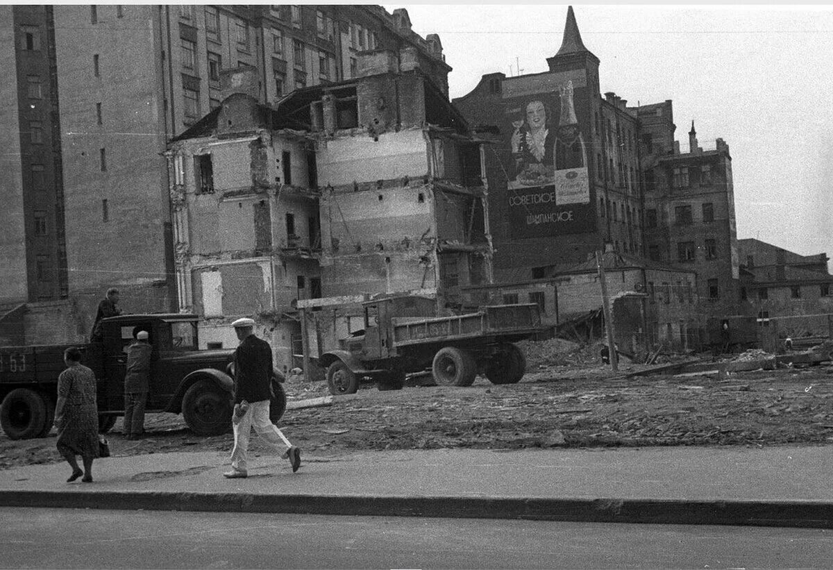 В 1939 году в доме. Дом форда сортавала. Вильнюс 1939. В 1939 году в доме. Улица горького (тверская) москвы 1939.