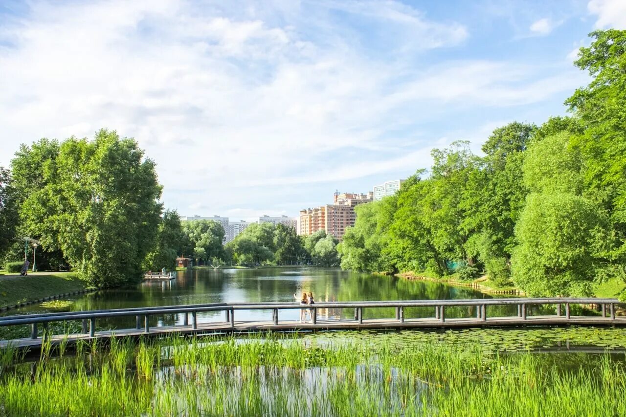 Парки в районе юго запада. Парки в районе юго запада. Тропарево никулино парк юго западная. Парки в районе юго запада. Юго-западный лесопарк москва.