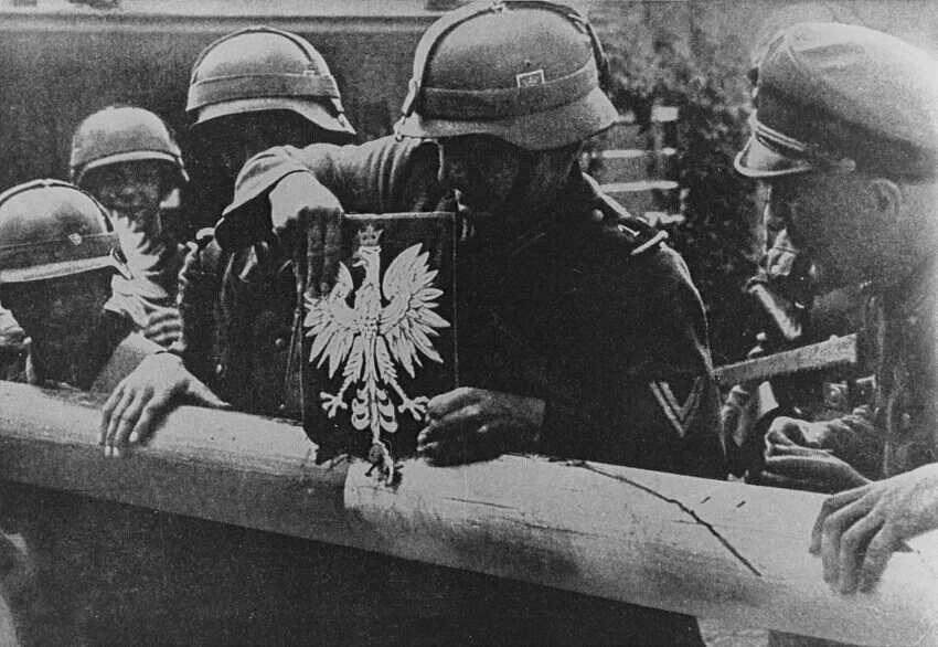 Нападение на немецком. Глейвицкий инцидент 1939 года. Польша 1 сентября 1939 год. Вторжение в Польшу 1939 Германия. 1 Сентября 1939 года польские солдаты.
