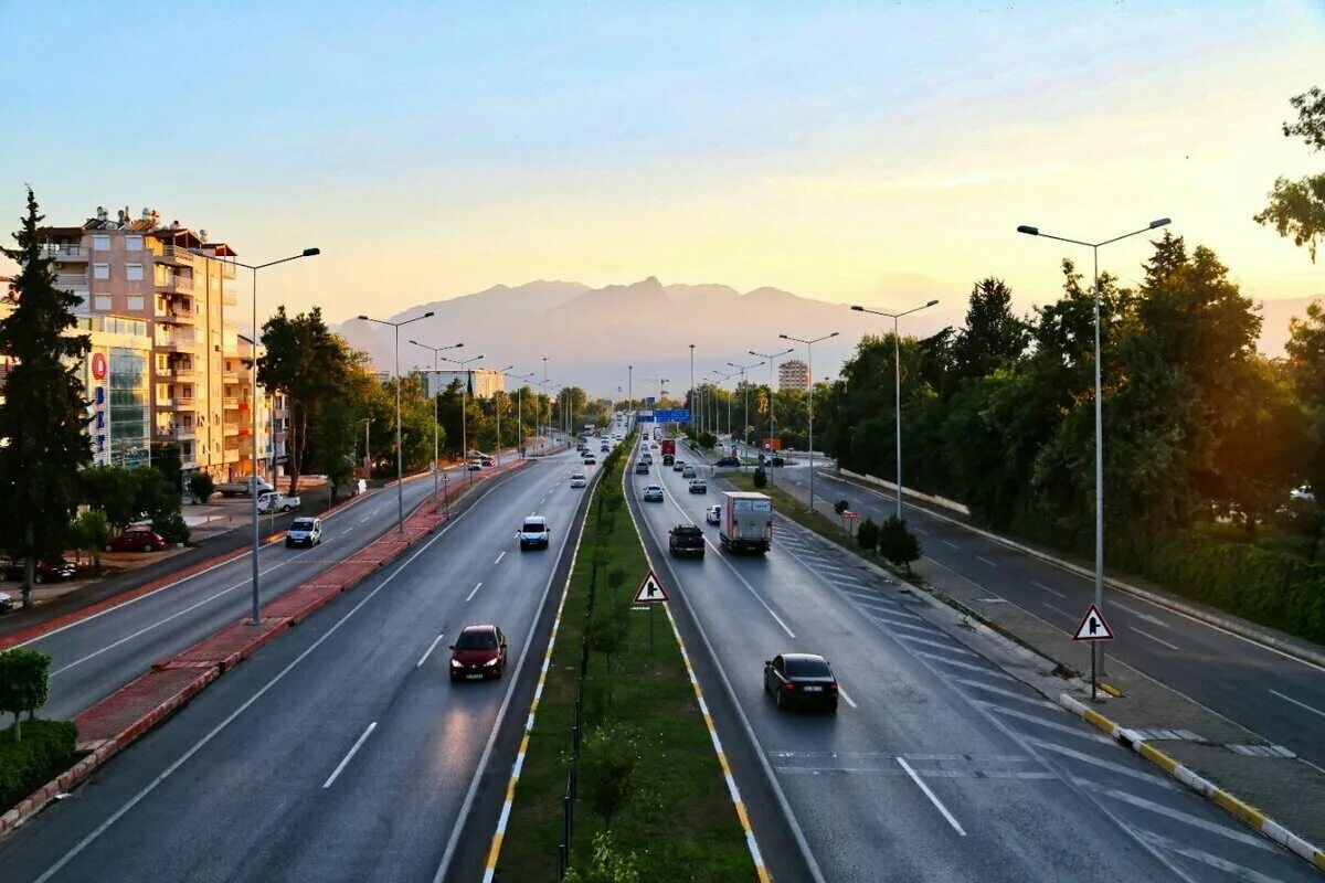 Дорога турция город. Анталия Анкара дорога, горы. Турция дороги. Дороги в Турции в городе. Анталья дороги.