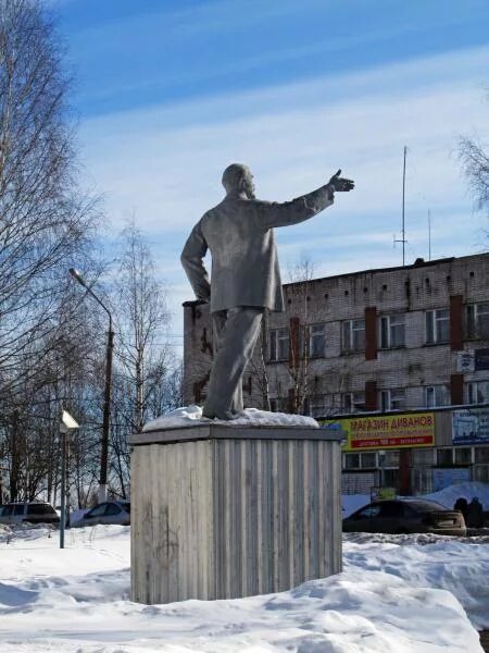 Подслушано в визинге. Памятник ленину визинга. памятник в визинге. статуя ленина в визинге. ленин в визинге.