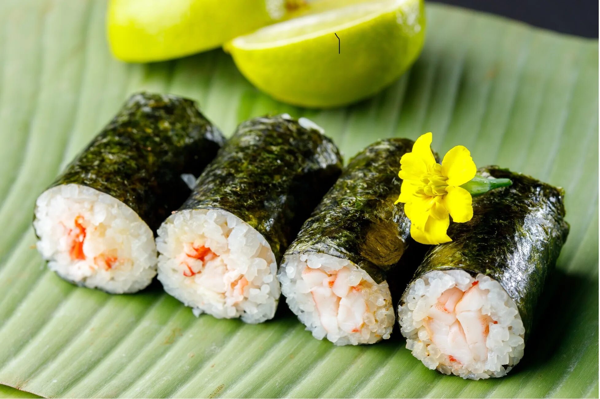 Hand роллы. хенд ролл. хенд роллы. хенд ролл. хенд ролл с крабом.