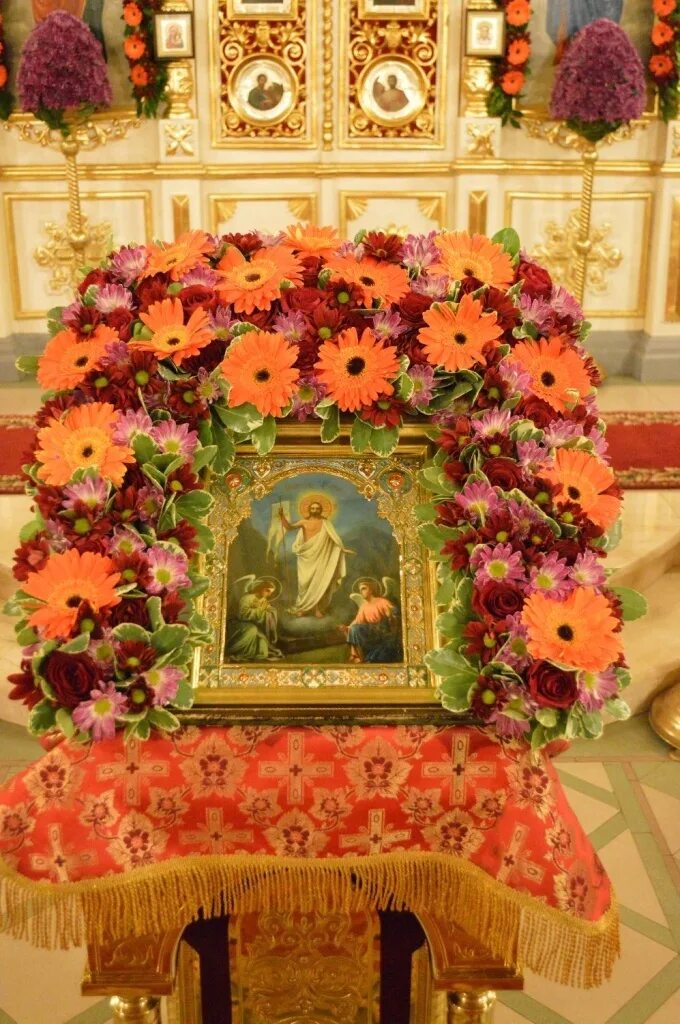 Украшение цветами храмы