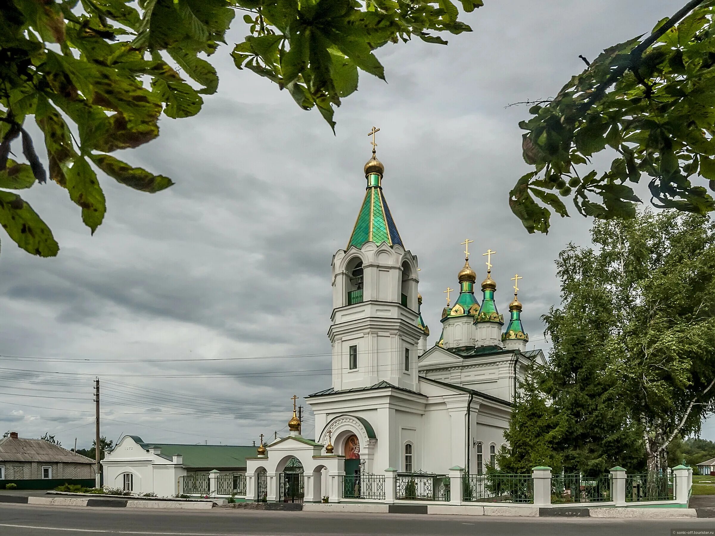 Святые старого оскола. Церковь Илии пророка старый Оскол. Храм пророка Илии (старый Оскол). Ильинский храм старый Оскол. Ездоцкая Церковь старый Оскол.