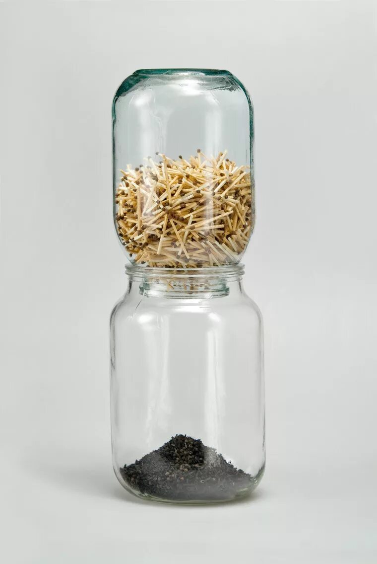 Банка со спичкой танцует. Спички в стеклянной баночке. Спички в банке. Сигнальные спички пламя. Спички в стеклянной баночке.