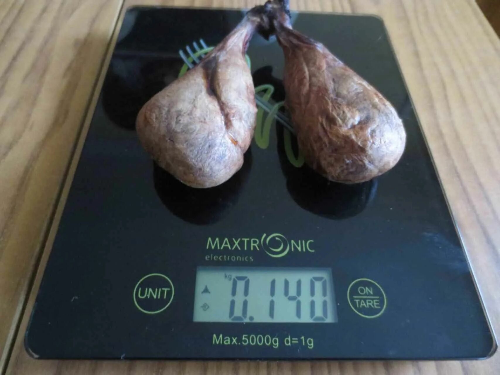 Струя бобра в капсулах. Настоянная струя бобра. Мускусные мешочки бобра. Бобровая струя настойка. Бобровая струя вяленая.