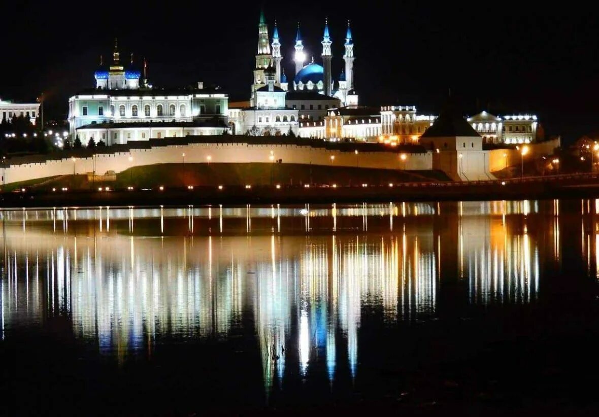 Казань баумана зимой. Вечерний кремль казань. Целиком казань. Вечерняя казань панорама. Казань татарстан.