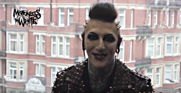 Motionless in white evil. Крис моушенлесс necessary evil. motionless in white фронтмен. motionless in white вокалист.