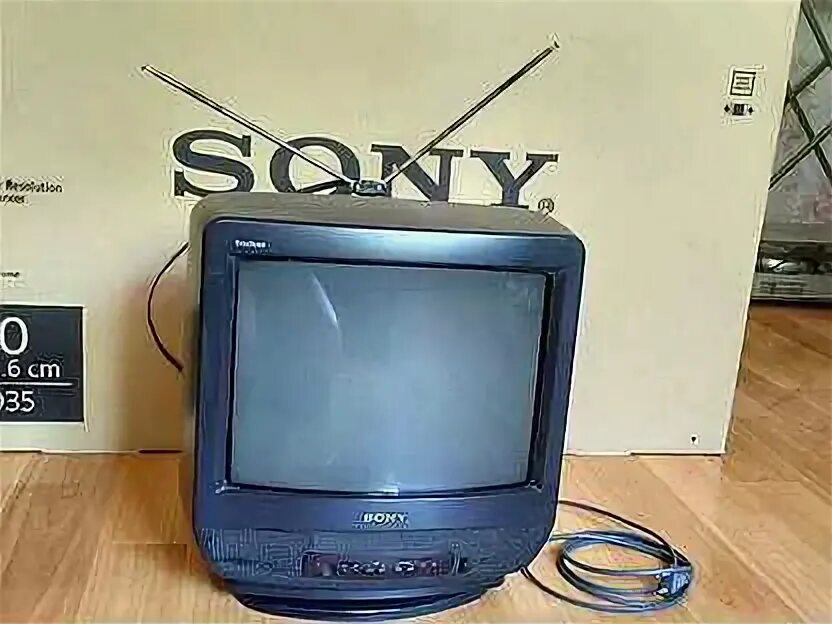 Телевизоры 1996 года. Старый телевизор филипс 1996. Телевизор samsung 1996. Телевизор lg 23 system. Телевизор фунай 1996 года.