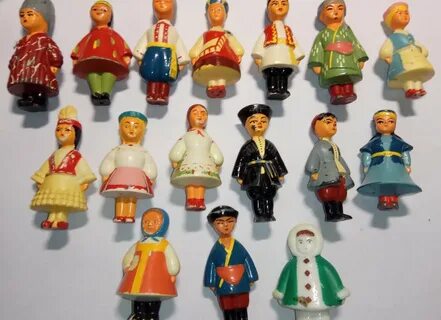 Фигурки в национальных костюмах