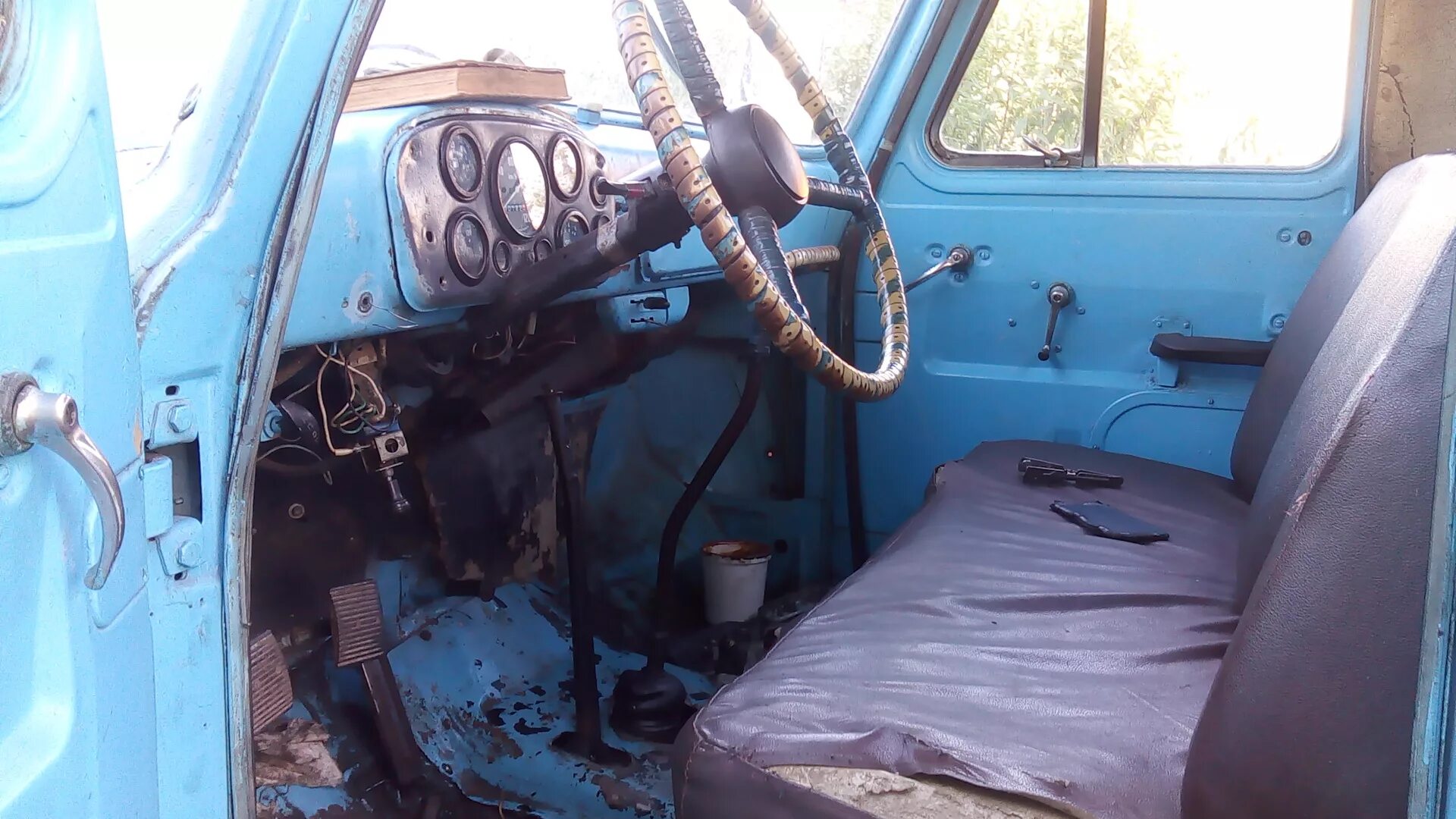 File:Steering wheel of a GAZ-52 GAZ-53 truck.JPG - Wikipedia