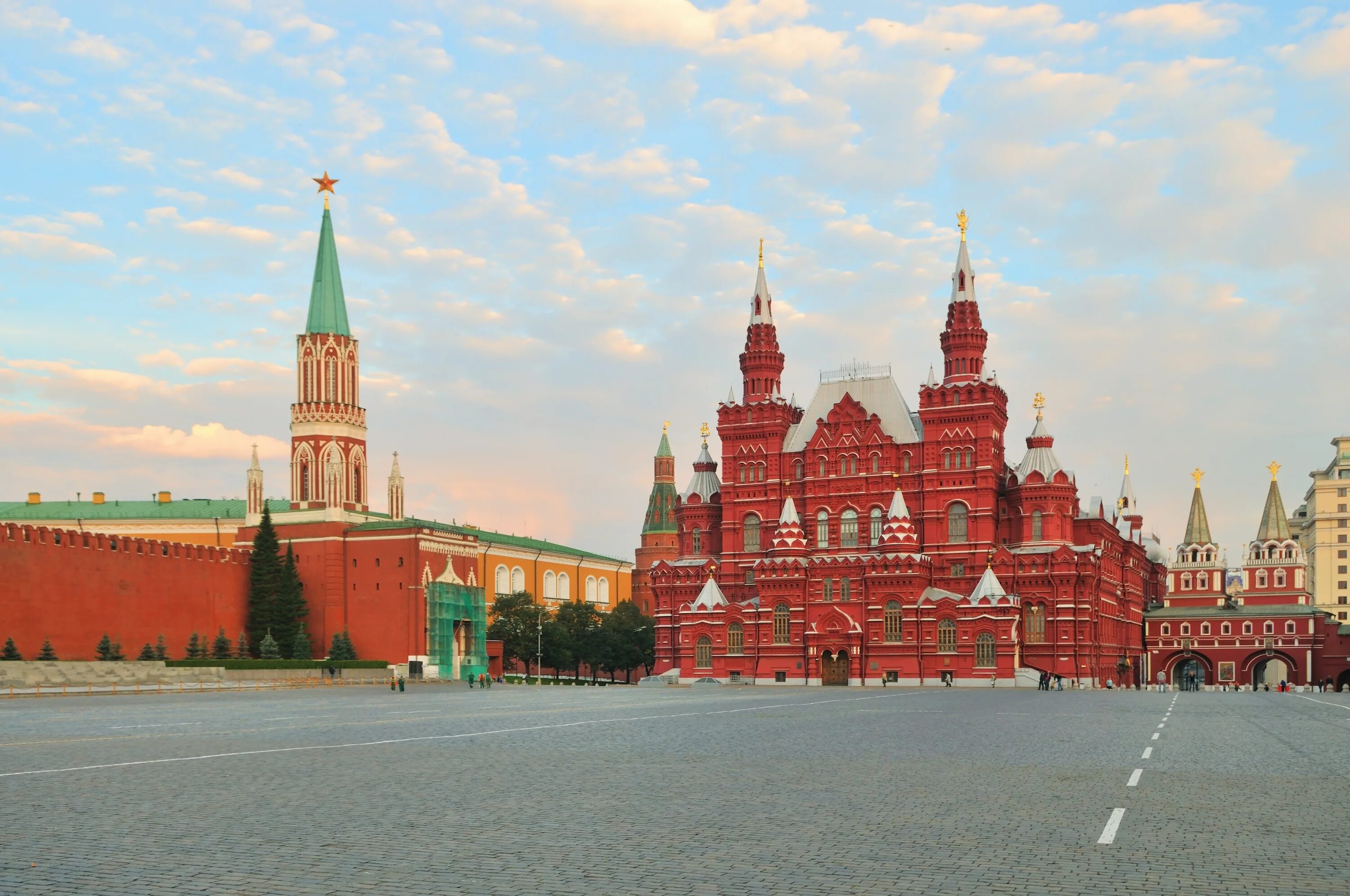 Кремлевский цвет. Москва Кремль красная площадь. Центр Москвы красная площадь. Красная площадь символ Москвы. Kremlin Red Square.