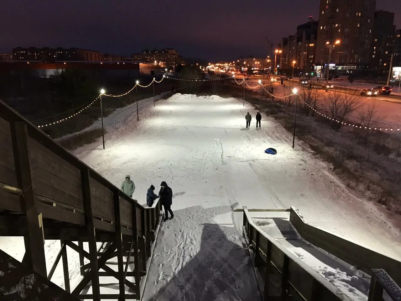 Каток в советском парке 2022. Омск парк 300 летия омска зимой. Город украшенный к новому году. Омская крепость новый год 2022. Каток 300 летия омска.