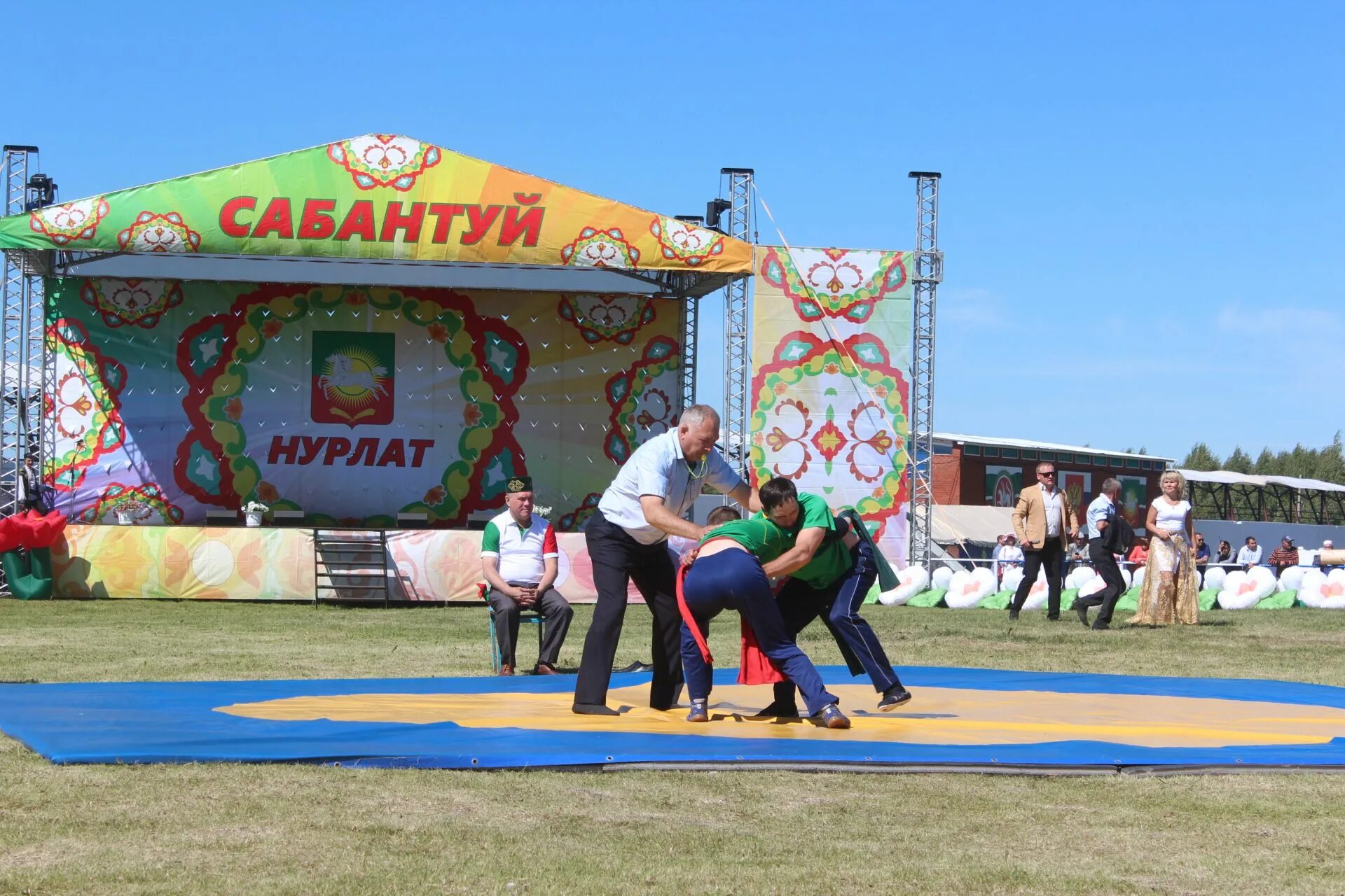 Какого числа сабантуй. Сабантуй Раевский. Сабантуй Чистополь. Сабантуй Нармонка. Муслюмово Сабантуй.