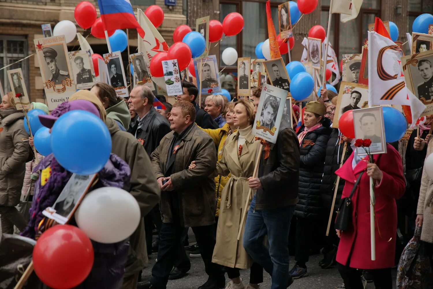 бессмертный когда вышел. саратов бессмертный полк знамя победы. бессмертный когда вышел. бессмертный когда вышел. бессмертный когда вышел.