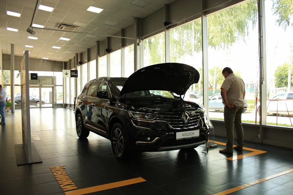 новый рено автосалон. автосалон рено. рено логан в автосалоне. Rtdservice renault, тамбов. Renault duster дилерский центр.